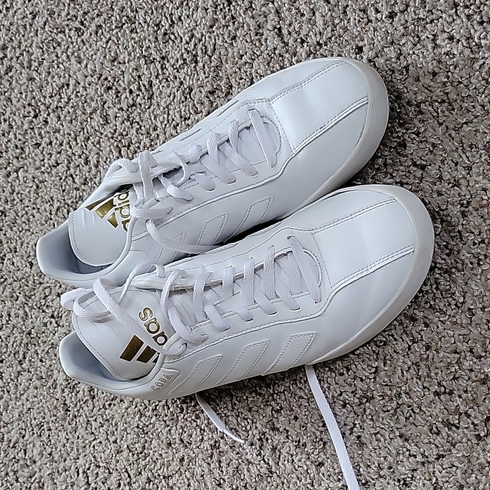Boys/mens size 7 Adidas indoor soccer sneakers